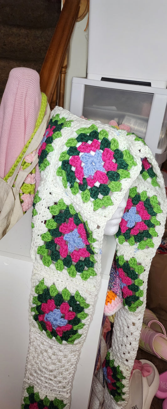 Granny Square Hood w Scarf
